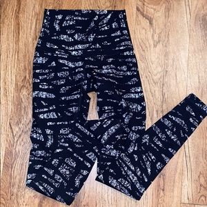 Lululemon Wunder Under Leggings (worn once)